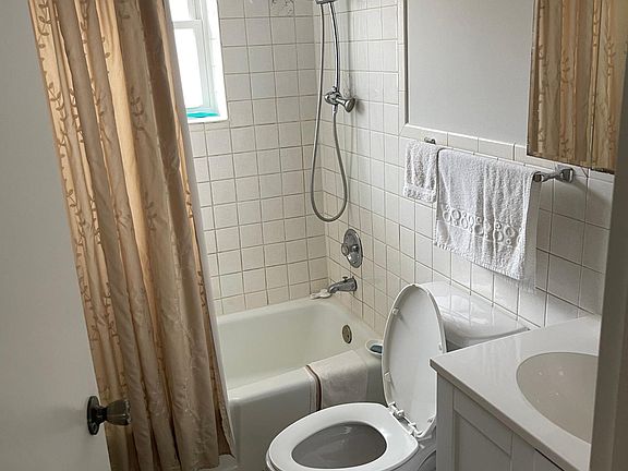 4th image of 8518 W Catalpa Ave APT 2N