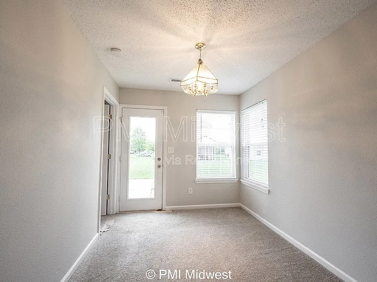19496 Prairie Crossing Dr — Photo 8