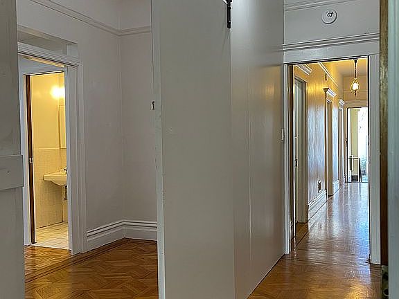 3rd image of 1734 Hyde St
