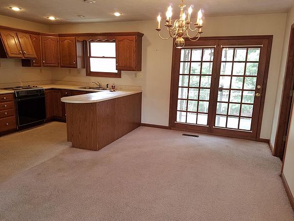 3rd image of 302 Edmond Dr