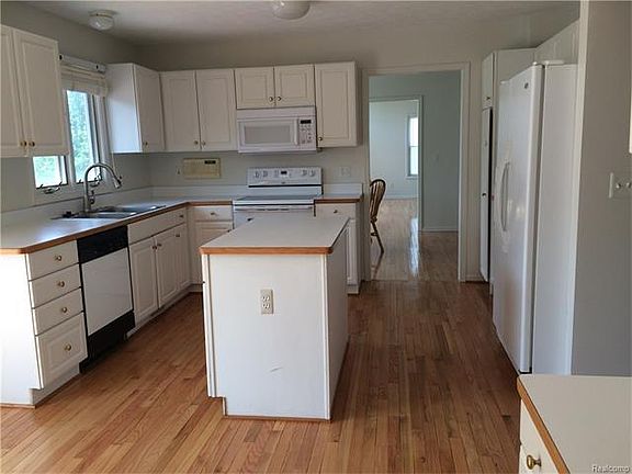 4th image of 28854 Hearthstone Dr