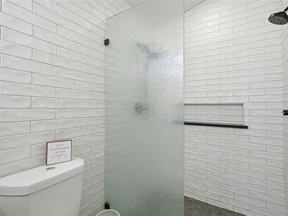 5th image of 18406 Roundrock Rd