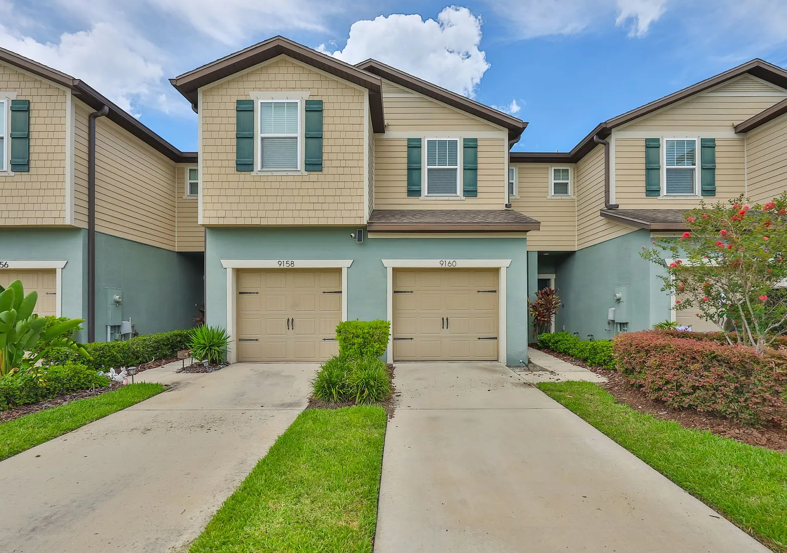 Beautiful Townhome at Magnolia Park! — Photo 1