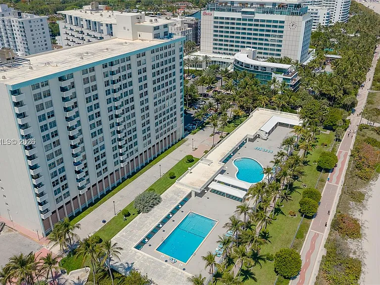 2899 Collins Ave #1422 — Photo 29