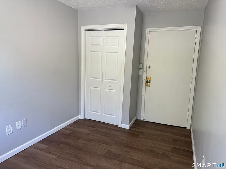 682 Old Colony Rd — Photo 5