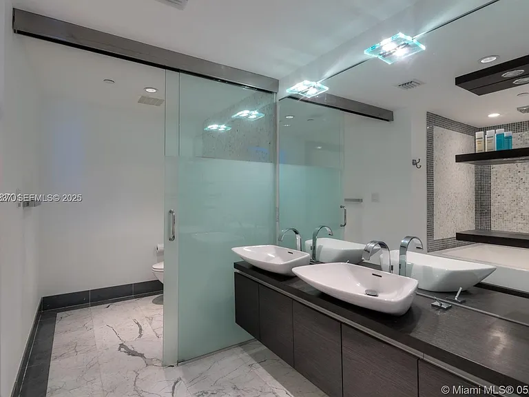 200 Biscayne Boulevard Way — Photo 7