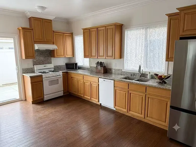 3326 Barnes Ave — Photo 4