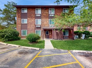29W542 Country Ridge Dr APT A, Warrenville, IL 60555
