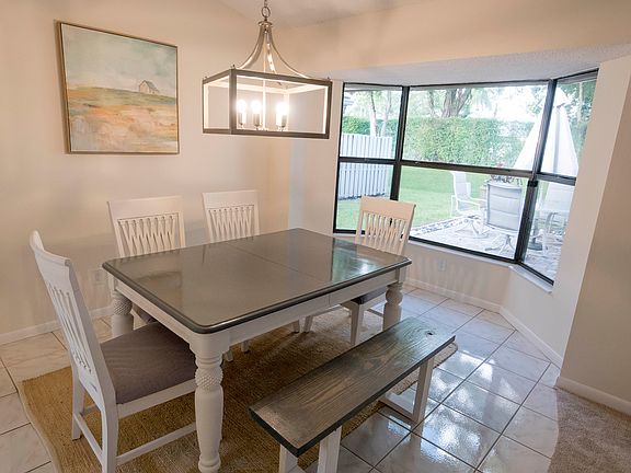 3rd image of 4816 Boxwood Cir