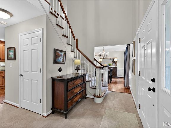 4th image of 403 Woodview Manor Ln