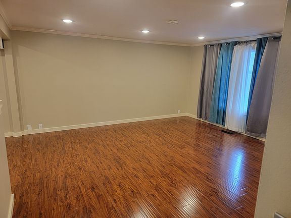 5th image of 13433 14th Ave S