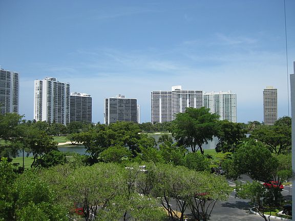 5th image of 20355 NE 34th Ct APT 428