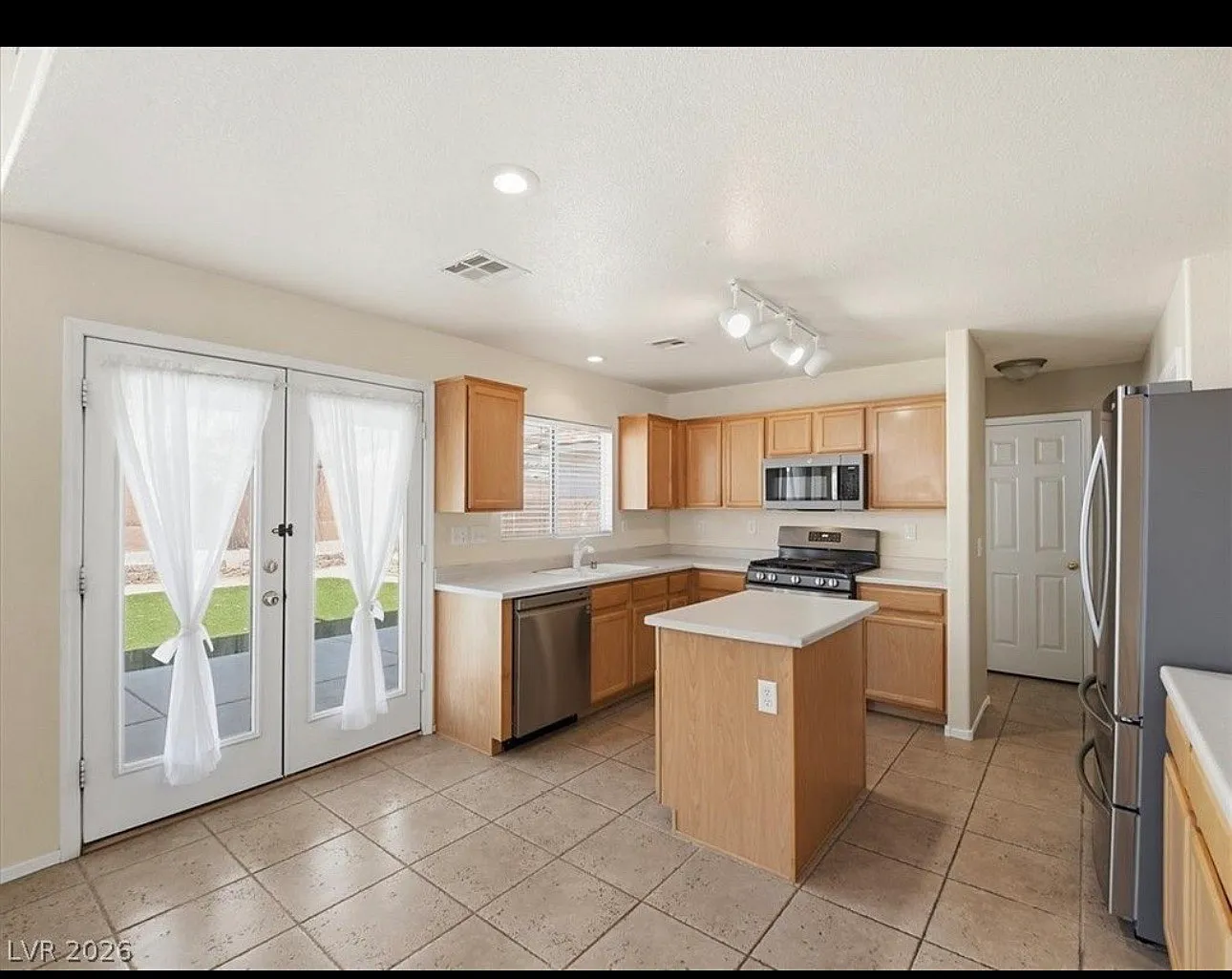 3 bed, 1650 sqft, $2,400 — Photo 4
