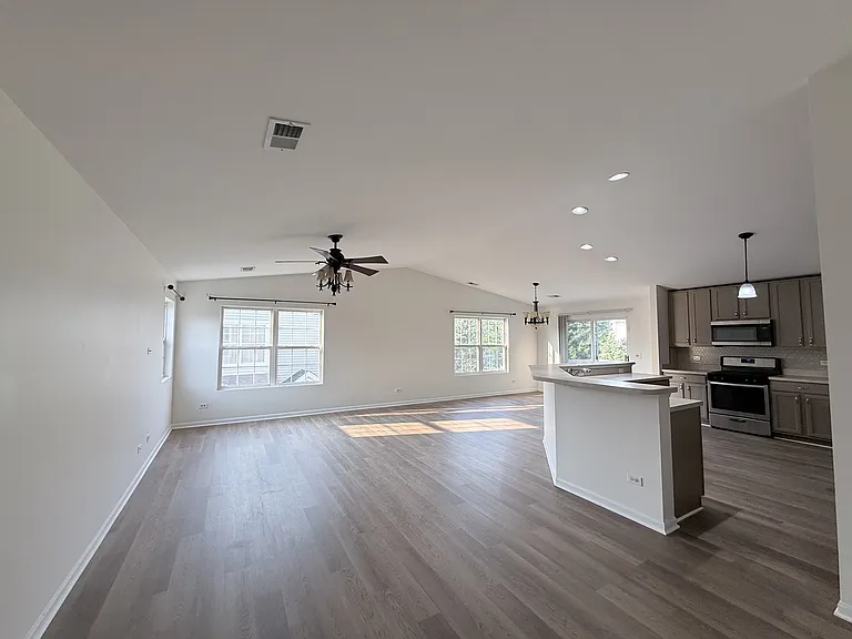 1424 Westhampton Dr — Photo 2