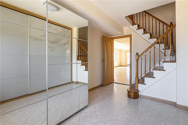 Sold by Remax Edge | media 49