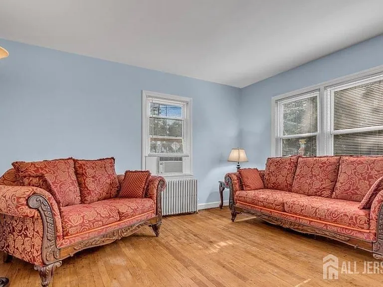 402 Ryders Ln — Photo 10