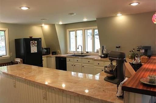 3rd image of 6 Chestnut Hill St