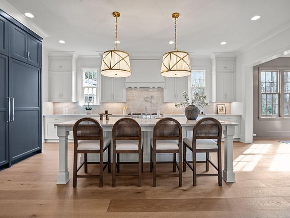 3rd image of 126 E Drewry Ln