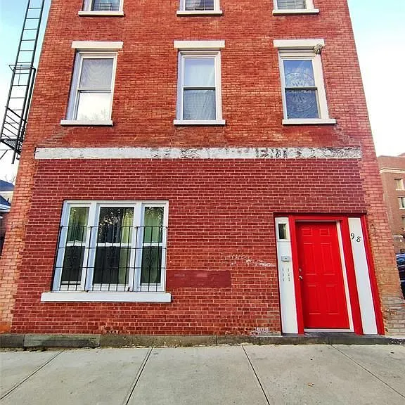 98 Montgomery St #1 — Photo 1