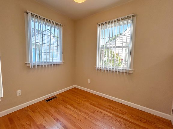 5th image of 3319 Williams Ave NE