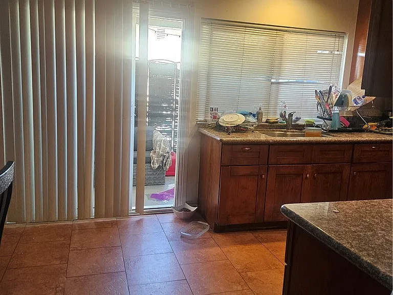 2546 E Park Ln — Photo 5