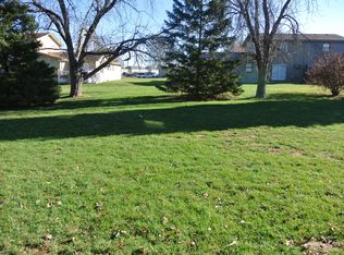 808 Roberts Rd, Sandwich, IL 60548