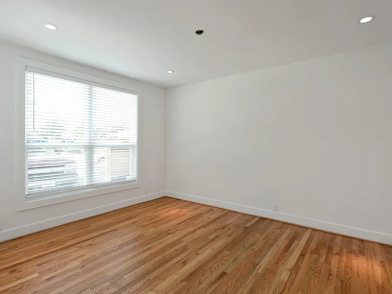 1834 Norcrest Dr — Photo 16