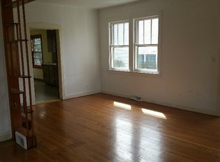 33 N Linden Ave, Westmont, IL 60559