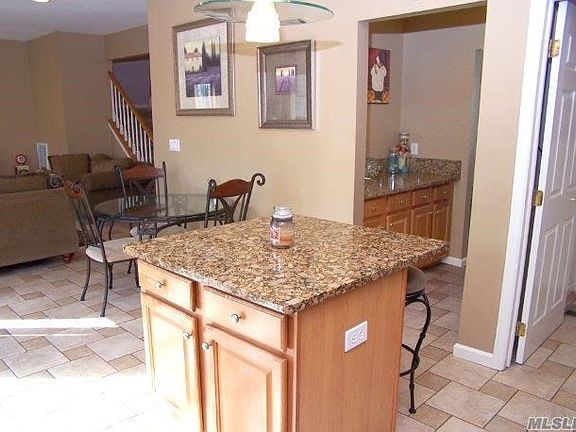 4th image of 27 Arielle Ct