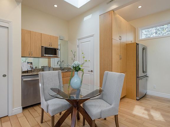 5th image of 869 Richardson Ct #D