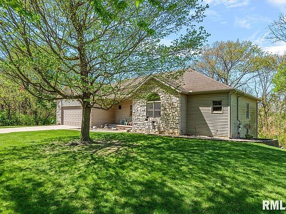3rd image of 13563 Woodland Dr