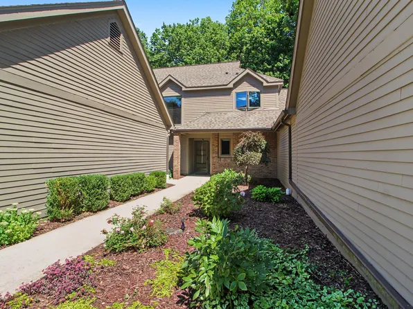 4608 Cottonwood Dr, Ann Arbor, MI 48108