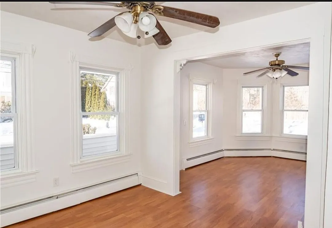 3 bed, 1300 sqft, $2,200 — Photo 3