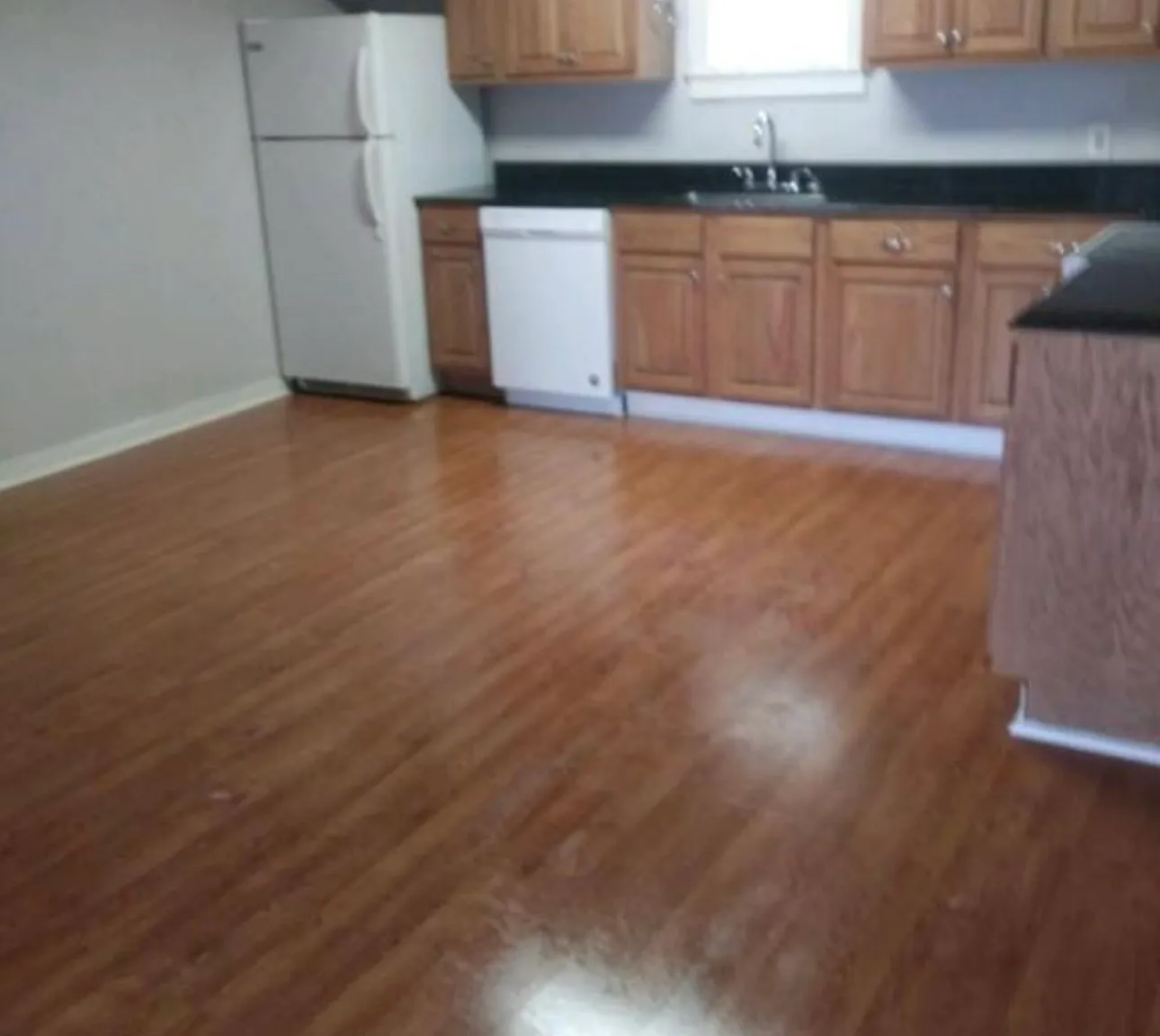 3 bed, 2.5 bath, 2200 sqft, $1,400 — Photo 4
