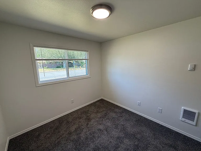 1505 NW Highland Dr — Photo 17