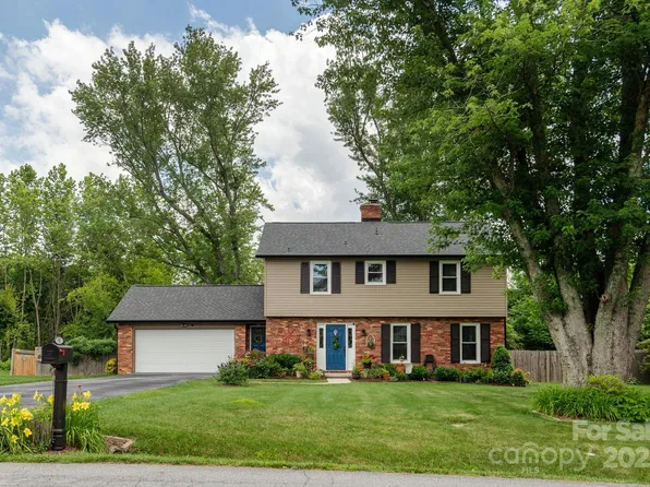 112 Underhill Rd, Hendersonville, NC 28792