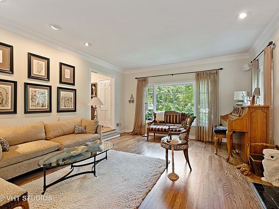4th image of 1652 Linden Ave