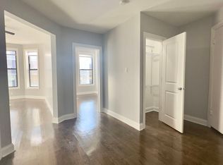 908 W Montrose Ave #906-2, Chicago, IL 60613