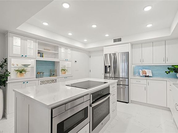 4th image of 1919 Gulf Shore BLVD N #101