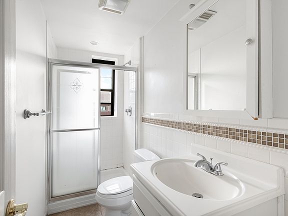 4th image of 228 Sackett St APT 4L