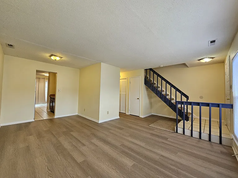 731 Woodbox Dr — Photo 4