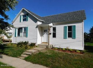 1025 Davis St, Manistee, MI 49660