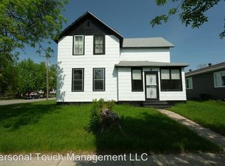 124 2nd St NE, Hillsboro, ND 58045