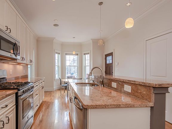 2nd image of 462 E 7th St #1