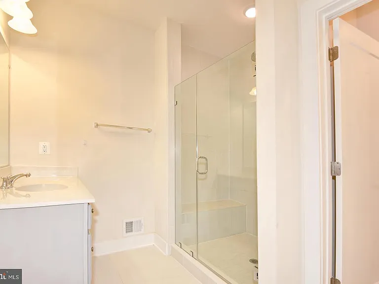 44858 Tiverton Sq — Photo 43