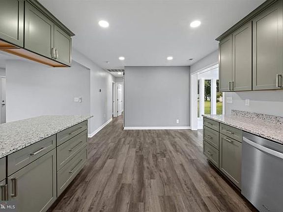 4th image of 1905 Bayside Dr