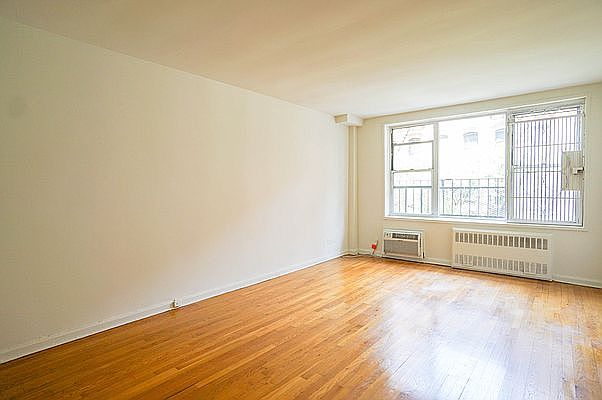 1st image of 150 E 30th St APT 4D