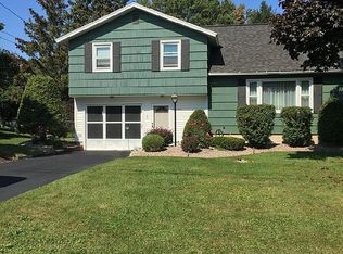 205 Canterbury Dr, Camillus, NY 13031