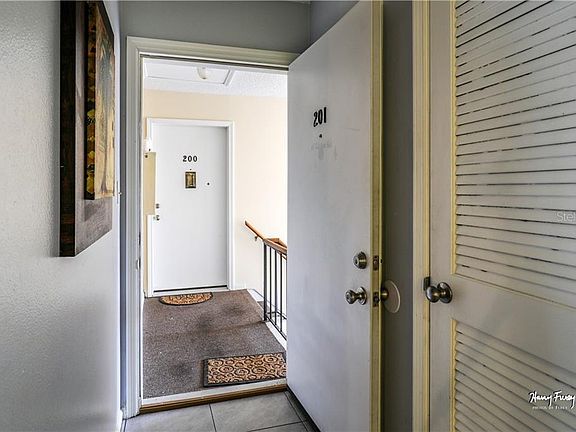 2nd image of 723 Perkins St Unit 11