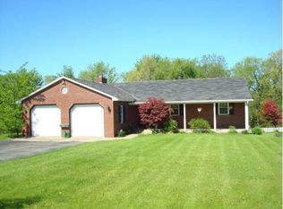 106 Country Ln, Slippery Rock, PA 16057